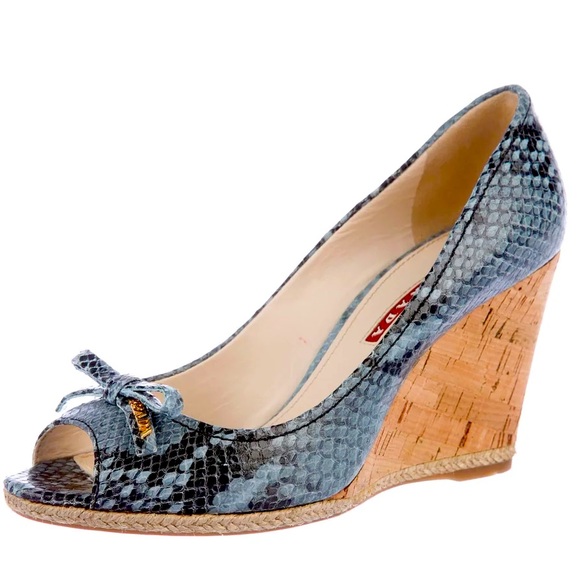 ❤️❤️
PRADA SPORT
Embossed Signature Logo Pumps❤️ - Picture 2 of 6